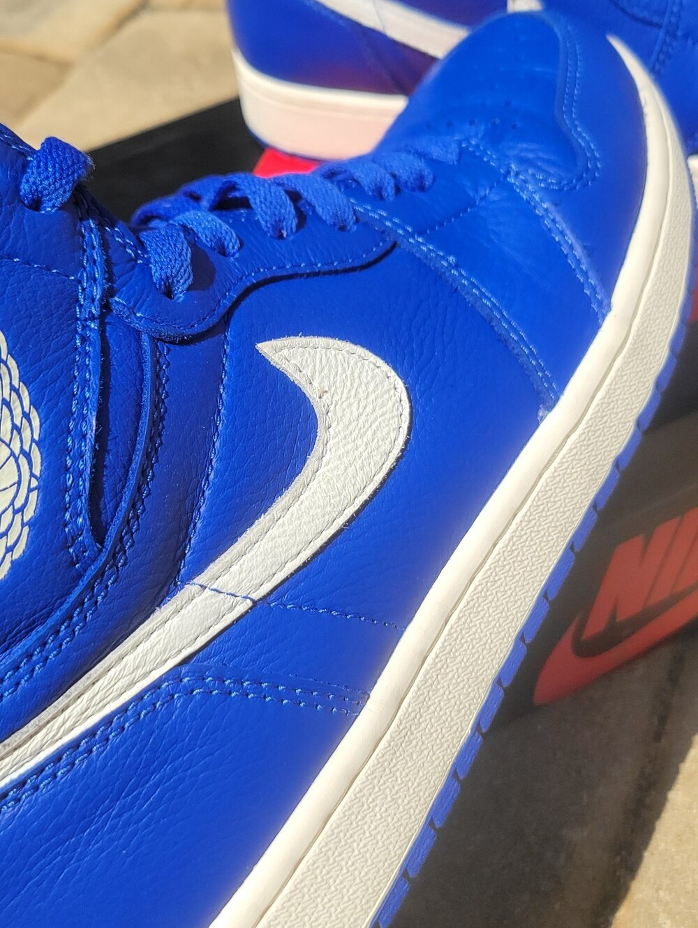 Jordan 1 High OG 'Hyper Royal' - Picture 5 of 8